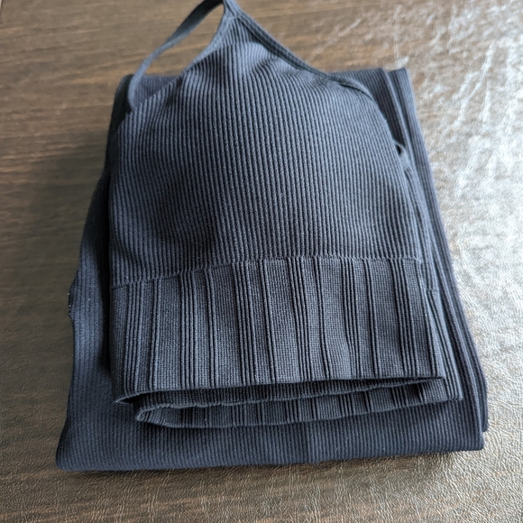 Lolë Workout Kit - Sweat Tech Rib Bra & Leggings - Picture 8 of 14